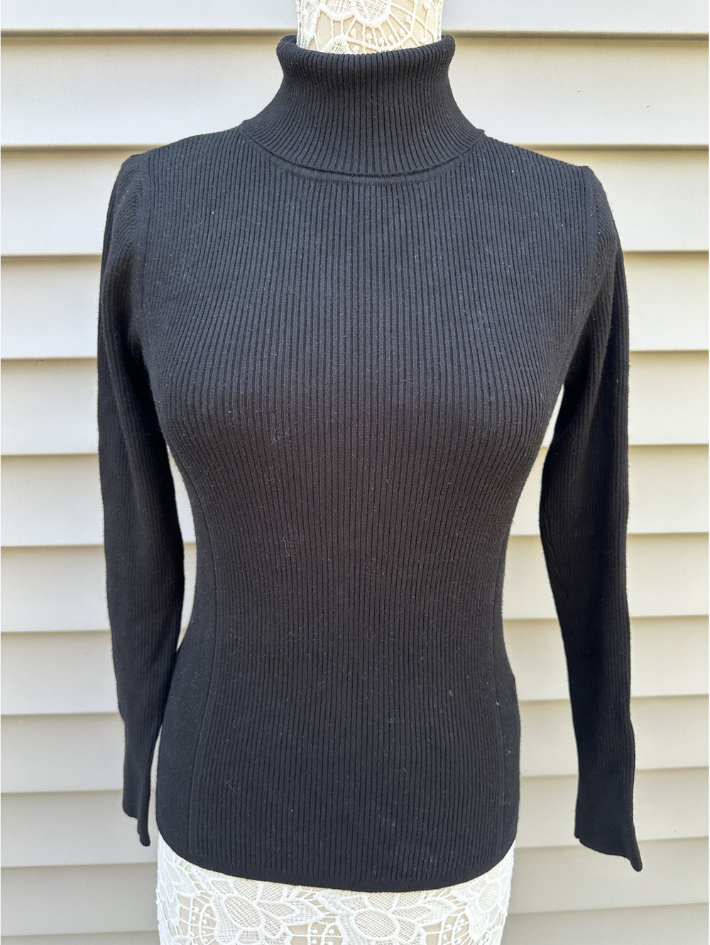 Chelsea & Theodore Black Ribbed Turtleneck Sweater Classic Fit Cozy